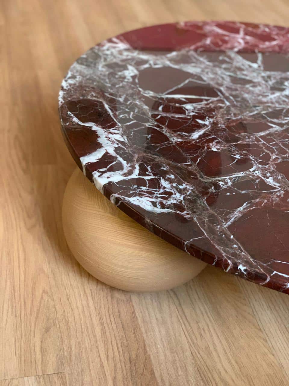 Luna Red Marble.