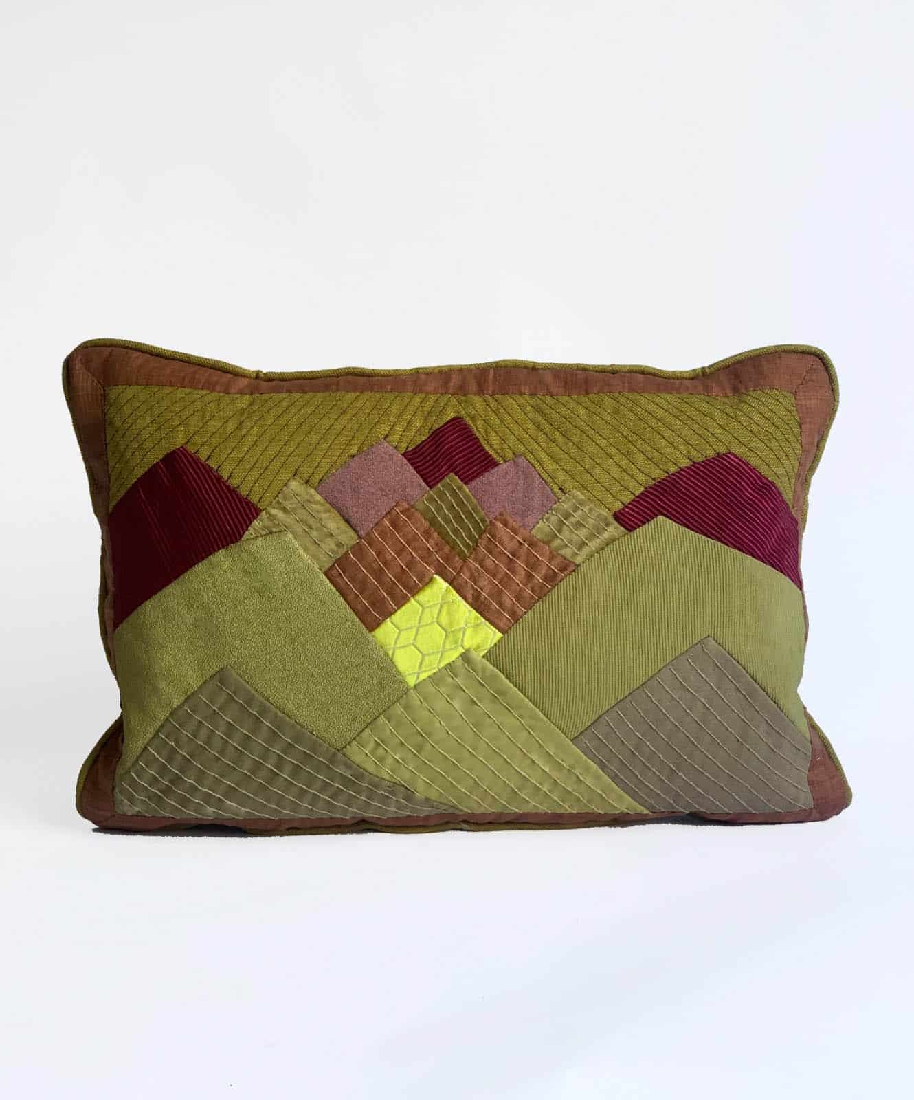 Jabal Appliqué Textile Cushiona – L